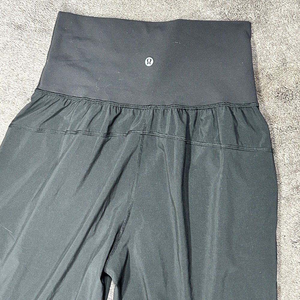 Lululemon Petal Hem Crop Joggers Women‎ 4 Black Solid High Rise Yoga Pants